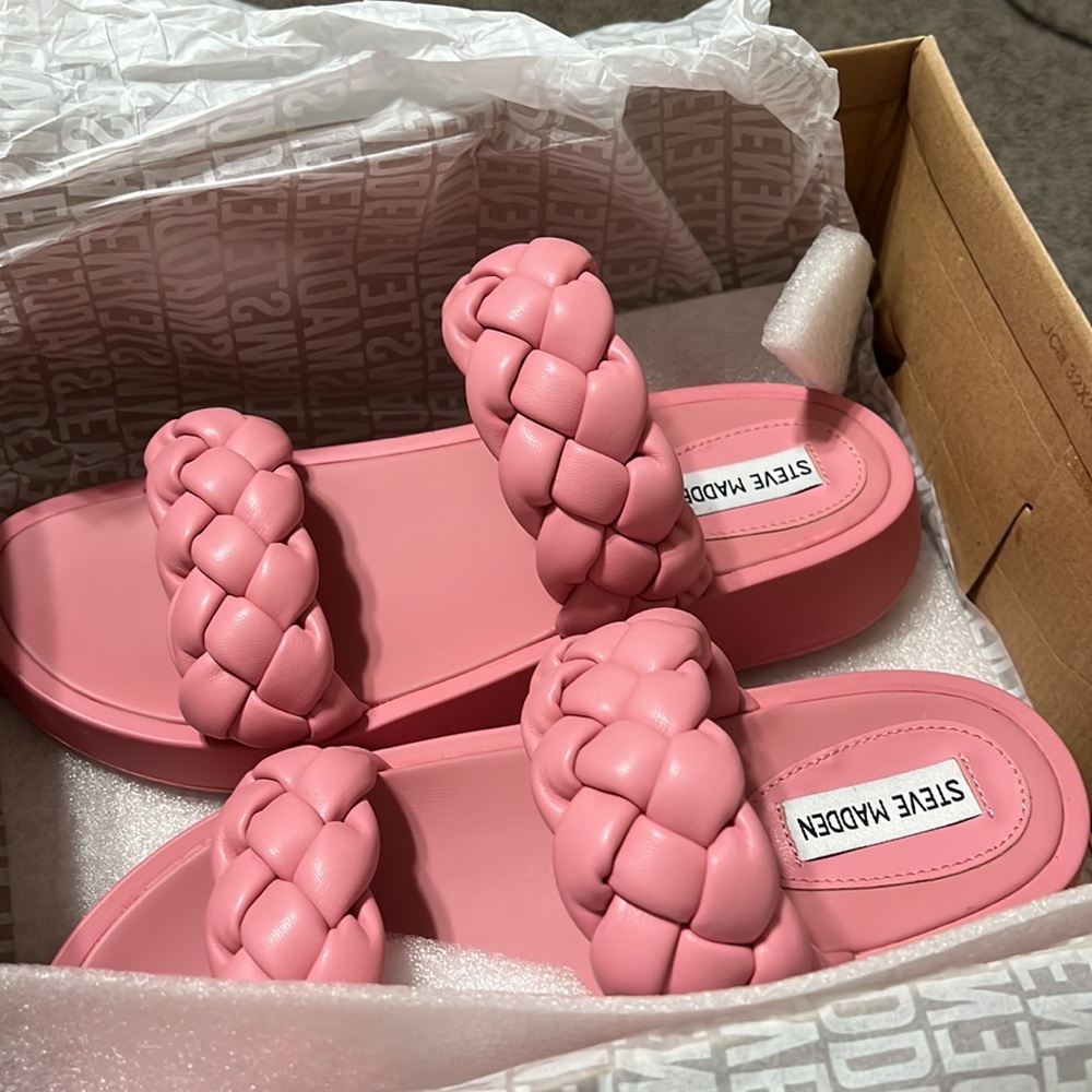 Brand NWT in box Steve Madden Pink braided sandals